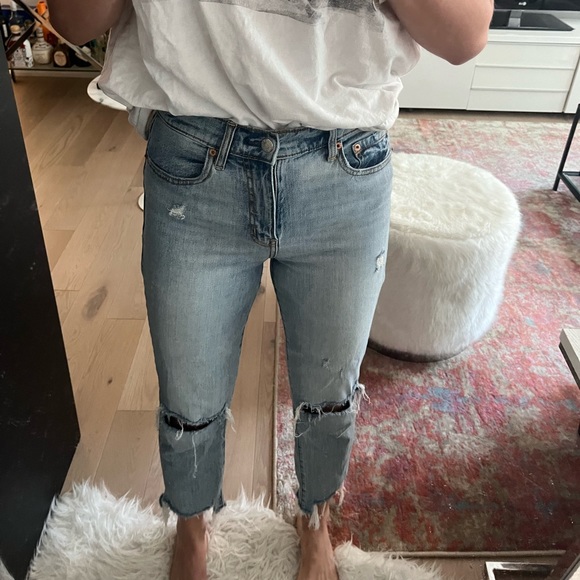 Distressed Jeans - Picture 2 of 7